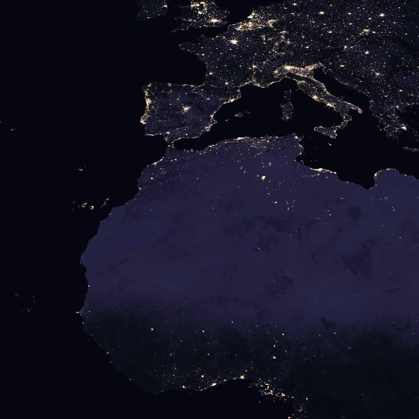 Vue satellite nocturne de l’Afrique de l’Ouest et de l’Europe de l’Ouest